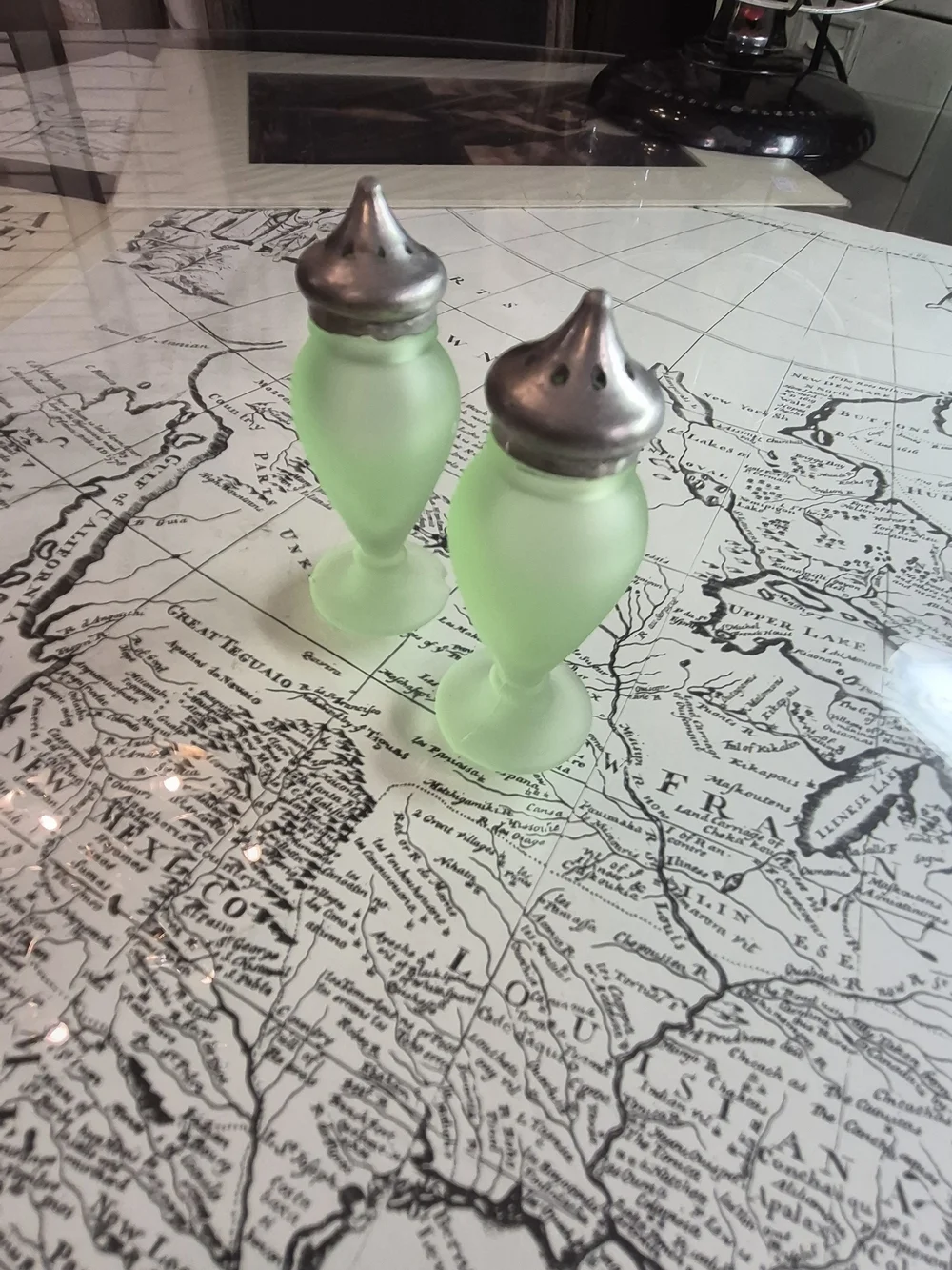 URANIUM JADE VINTAGE SALT/PEPPER SET